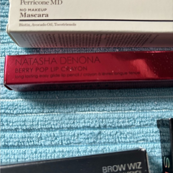 Assorted makeup & makeup brush bundle - Picture 8 of 10